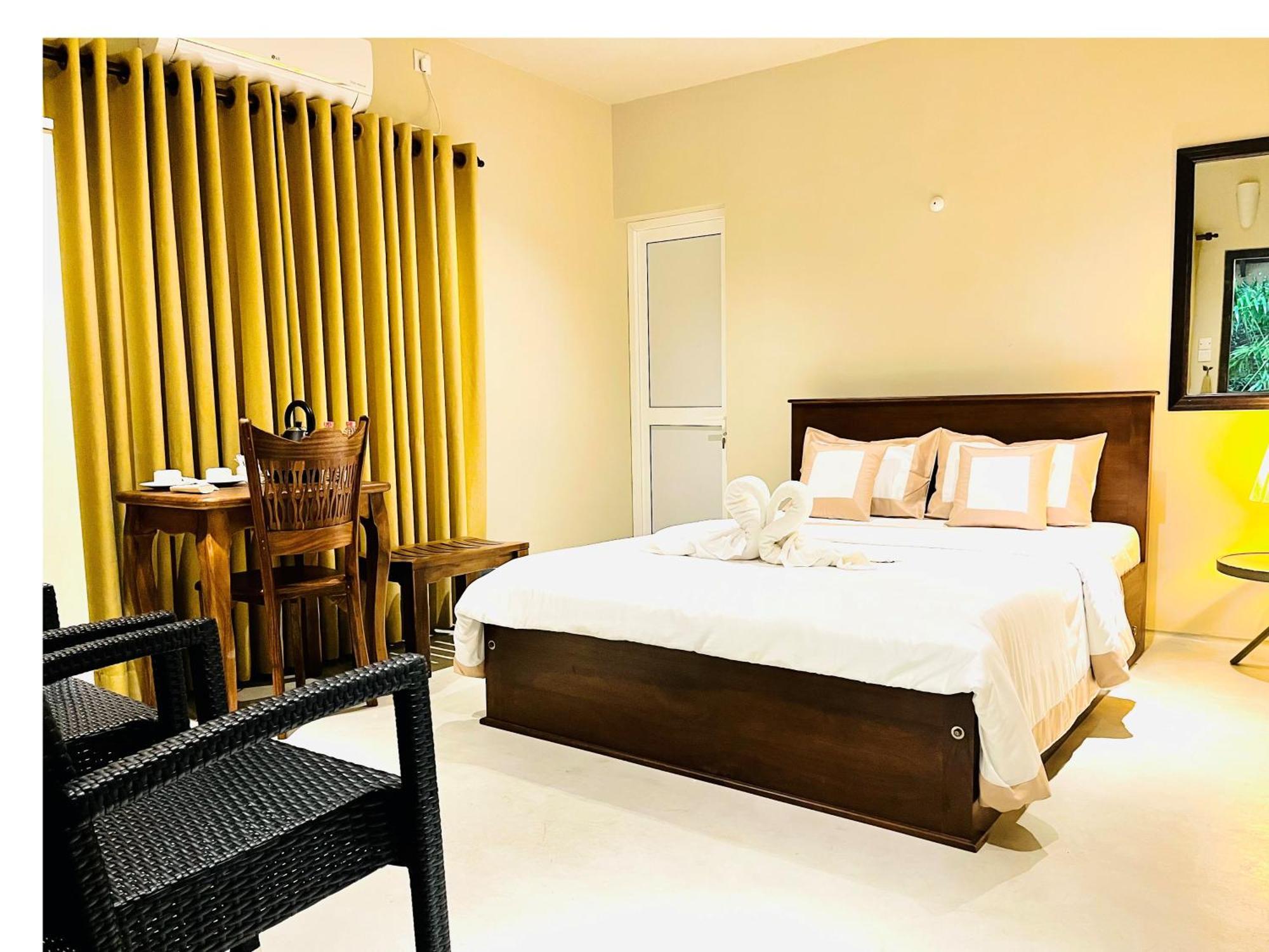 Ceylon Kingsmen Garden Hotel - Katunayake Negombo Dış mekan fotoğraf