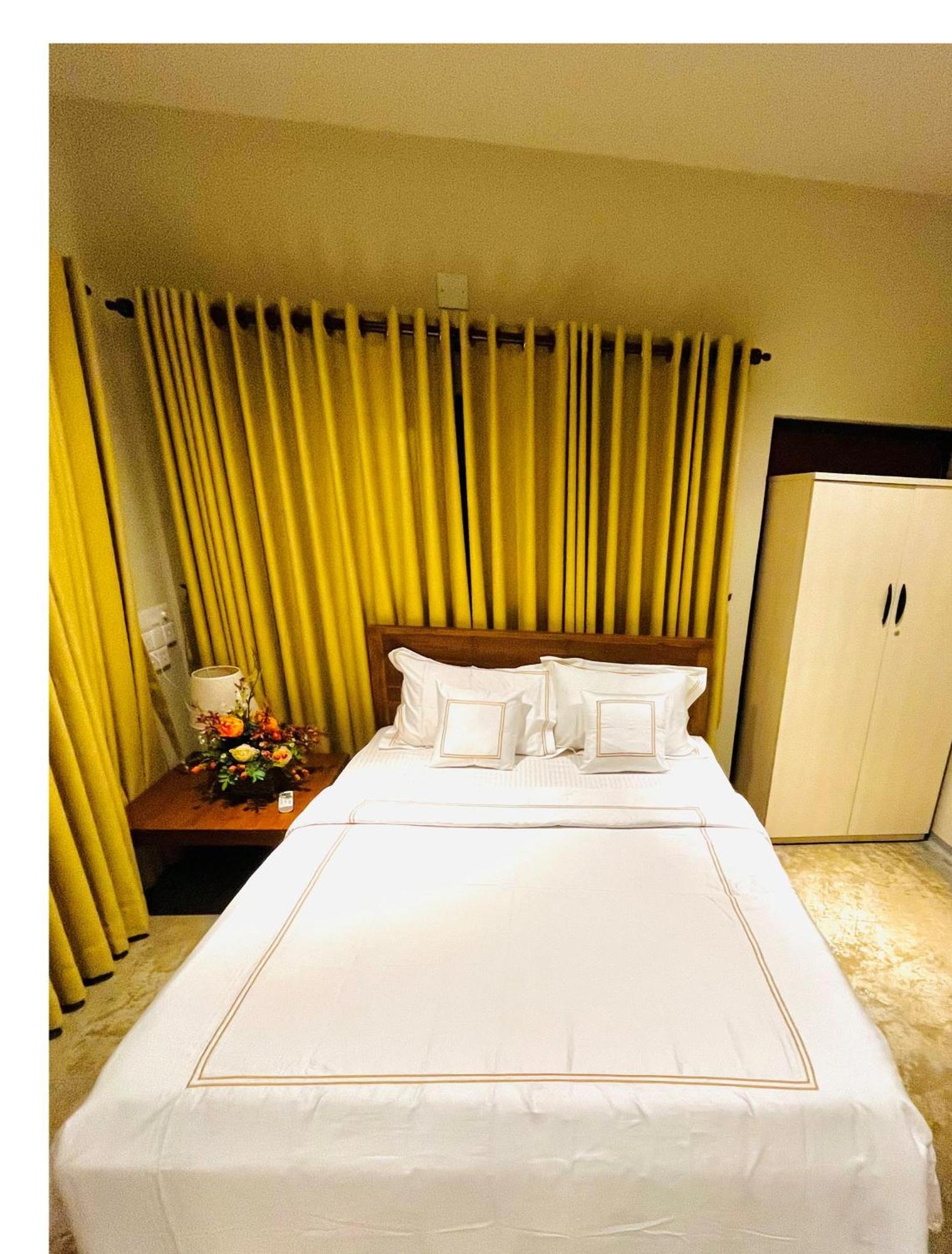 Ceylon Kingsmen Garden Hotel - Katunayake Negombo Dış mekan fotoğraf