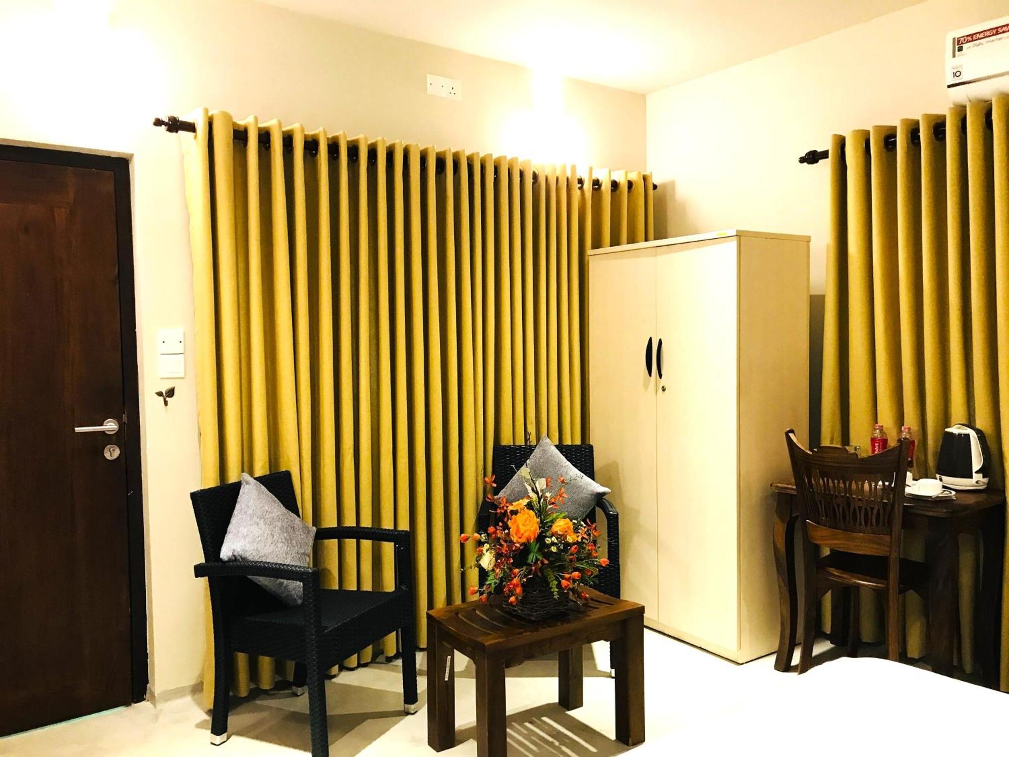 Ceylon Kingsmen Garden Hotel - Katunayake Negombo Dış mekan fotoğraf