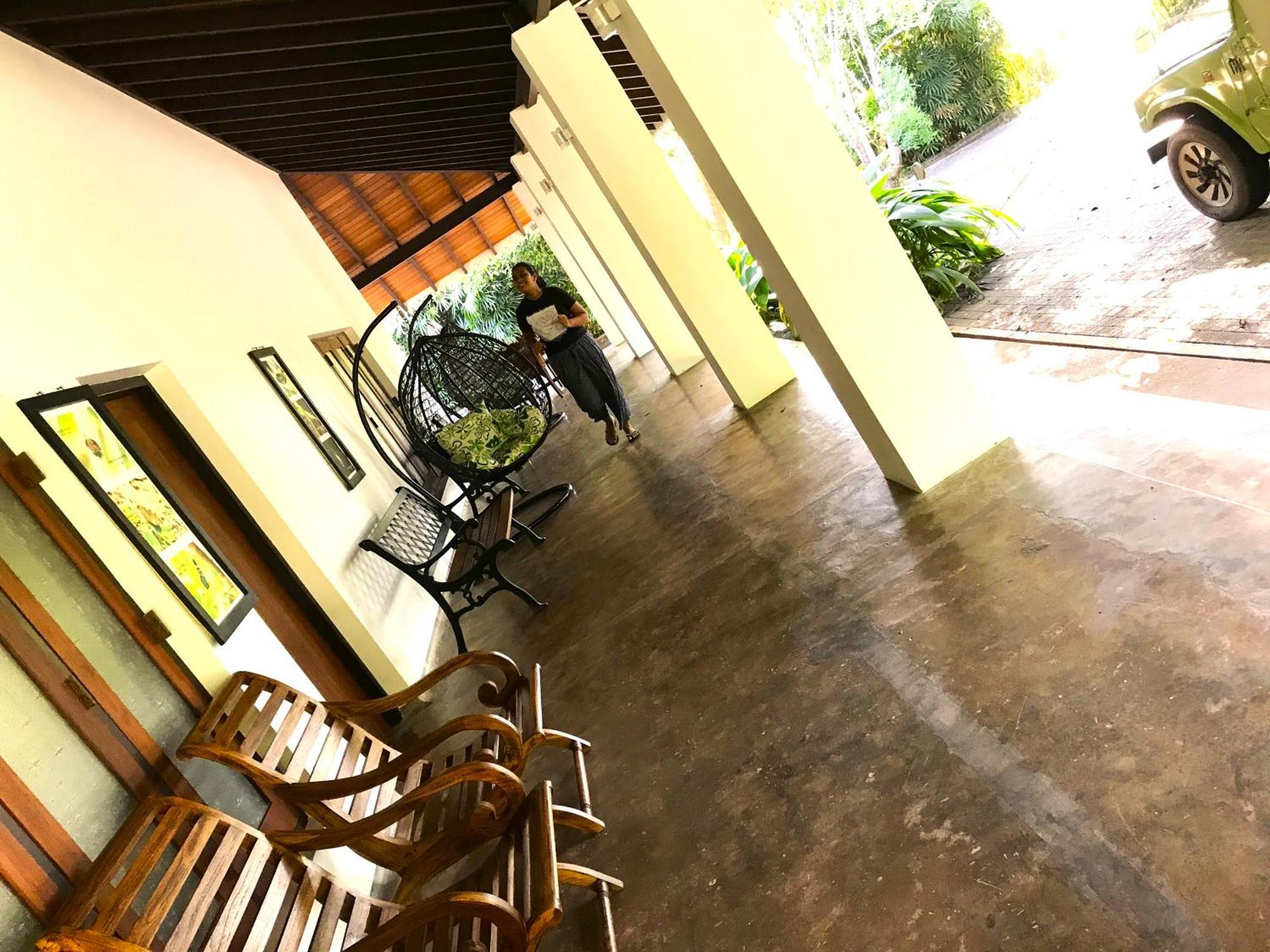 Ceylon Kingsmen Garden Hotel - Katunayake Negombo Dış mekan fotoğraf