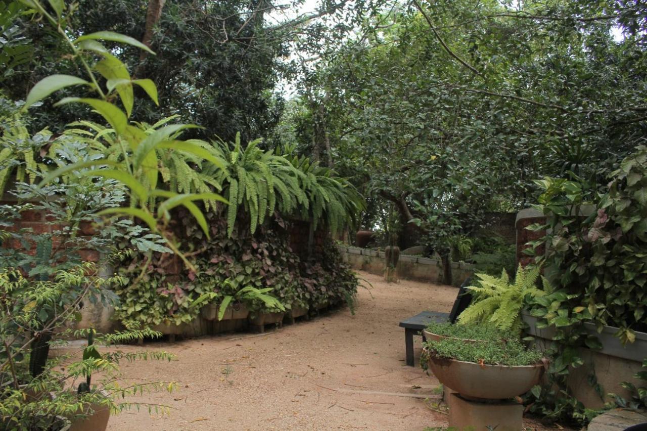 Ceylon Kingsmen Garden Hotel - Katunayake Negombo Dış mekan fotoğraf