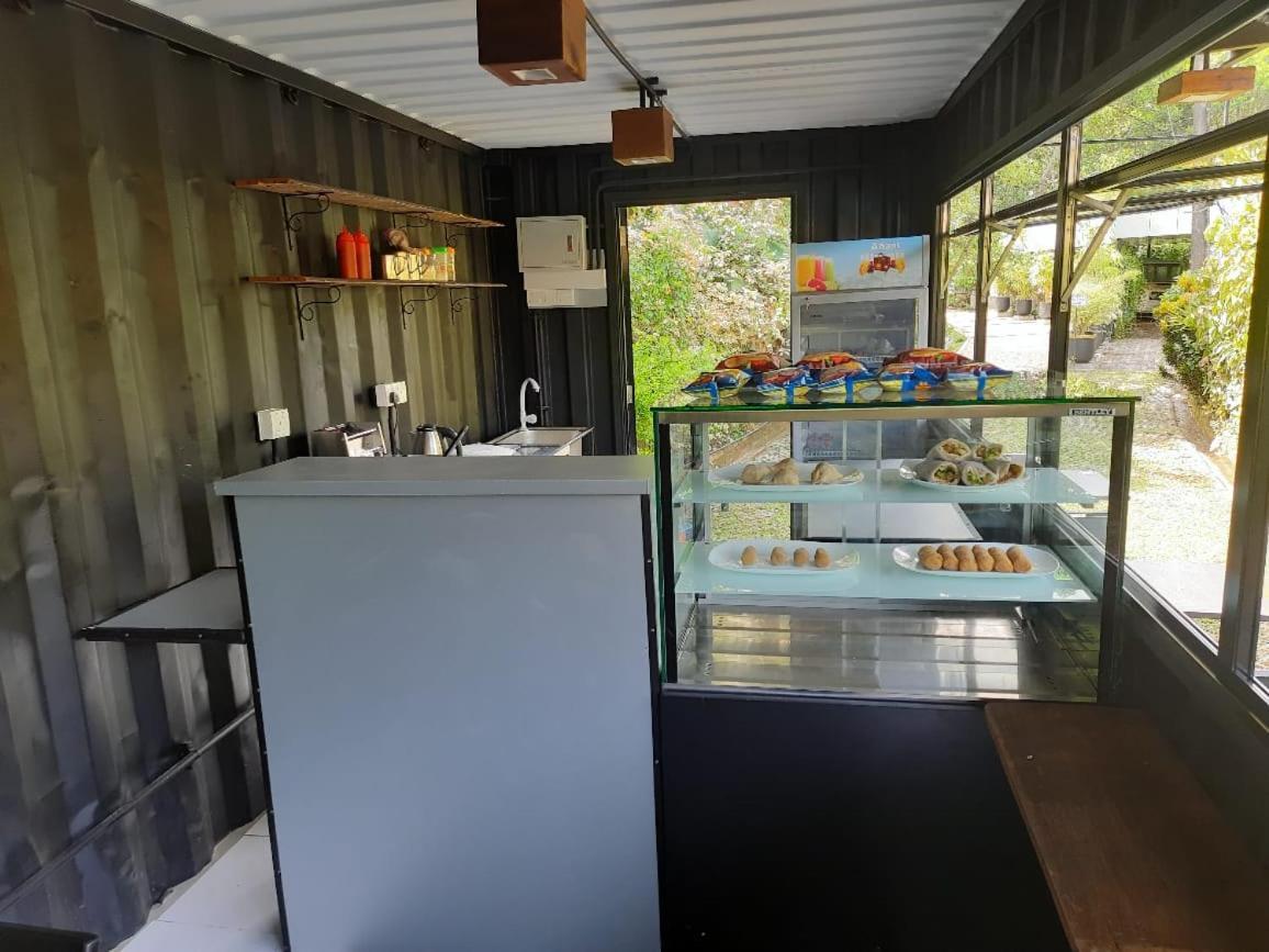Ceylon Kingsmen Garden Hotel - Katunayake Negombo Dış mekan fotoğraf