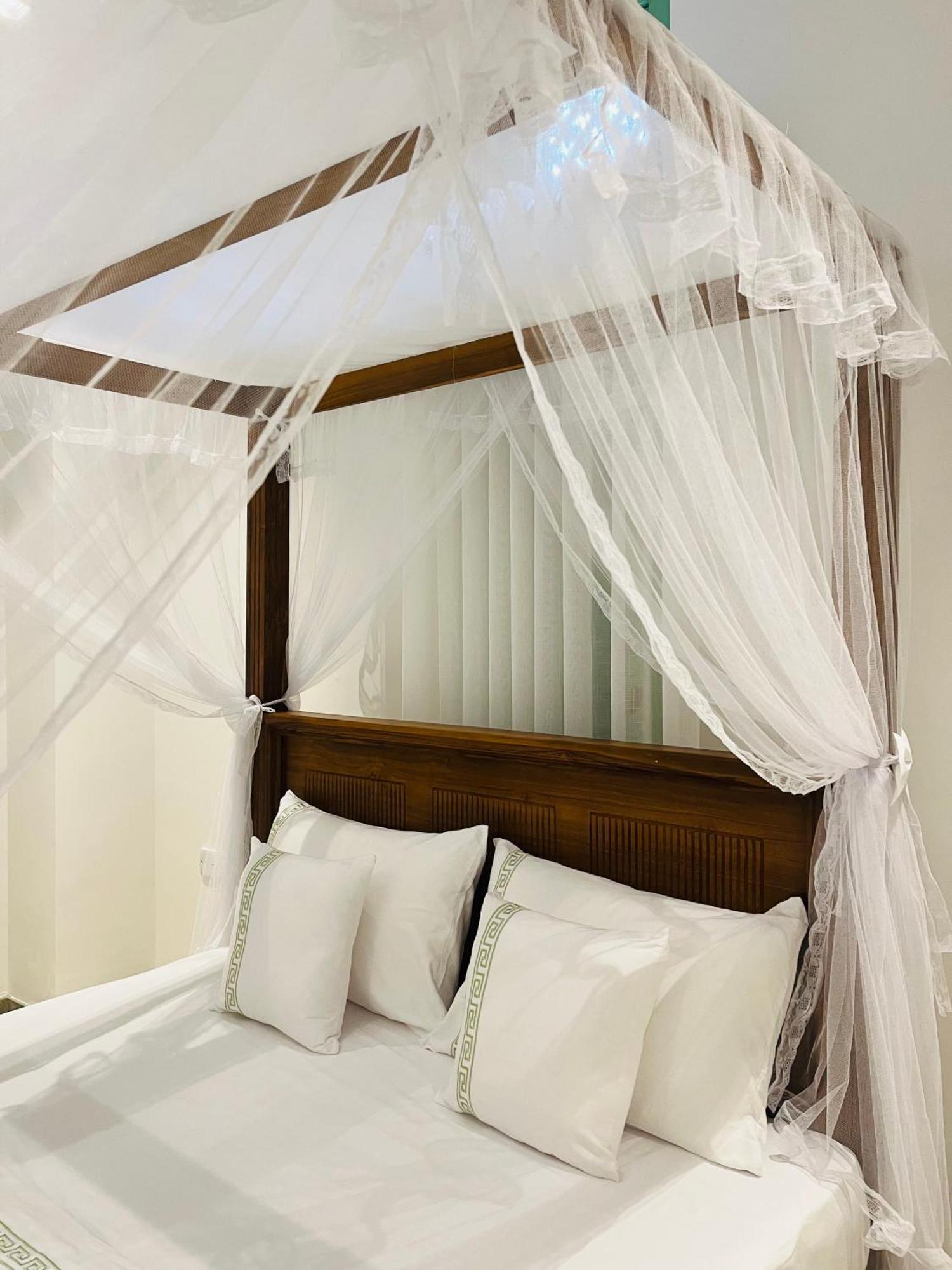 Ceylon Kingsmen Garden Hotel - Katunayake Negombo Dış mekan fotoğraf