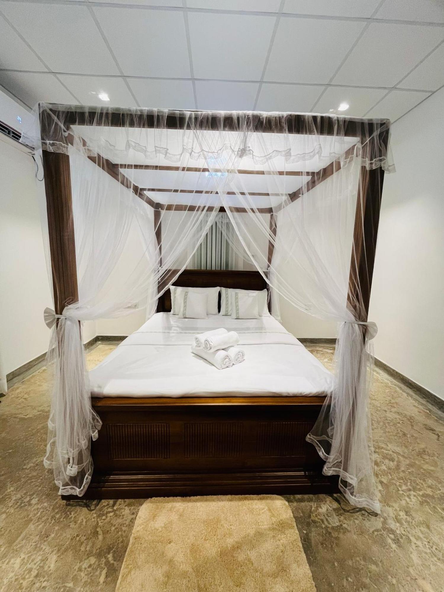 Ceylon Kingsmen Garden Hotel - Katunayake Negombo Dış mekan fotoğraf