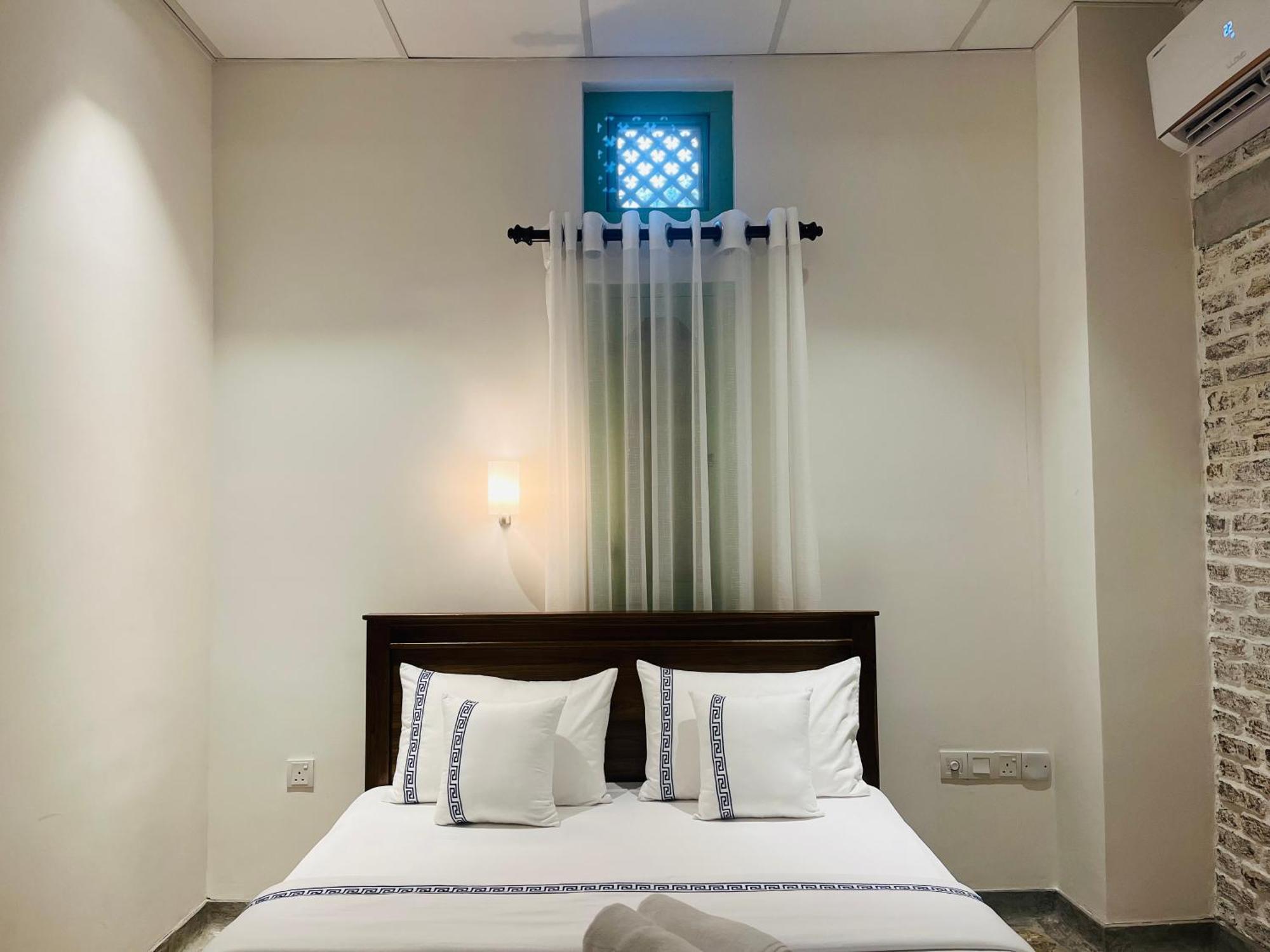 Ceylon Kingsmen Garden Hotel - Katunayake Negombo Dış mekan fotoğraf